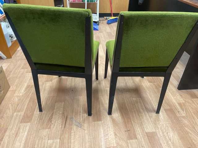 2 Sillas de Oficina Hierro Tapizadas Verde