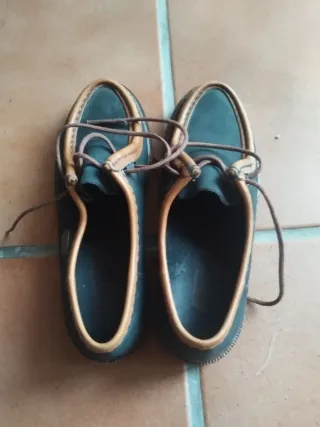 Zapatos de mujer negros y marrones