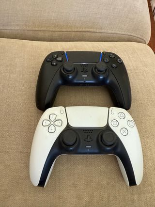 Mandos PS5 DualSense Blanco y Negro