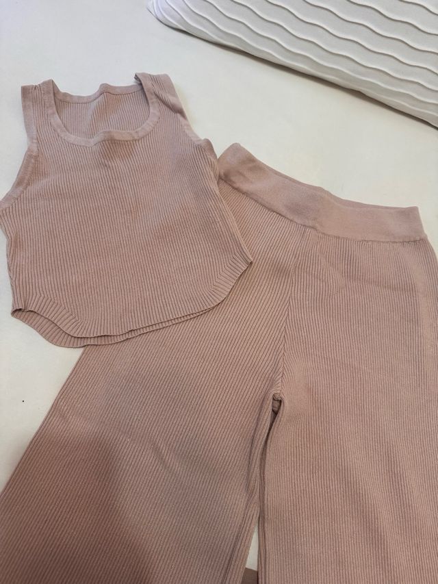 Conjunto top y pantalón beige