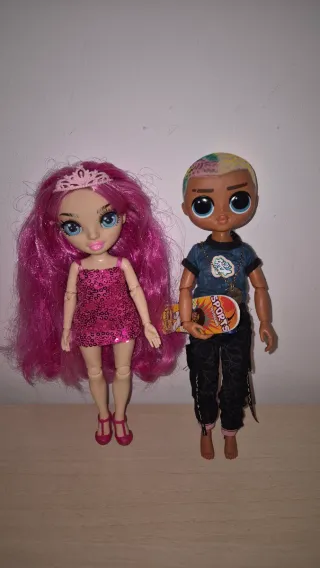 Lote de muñecos y accesorios