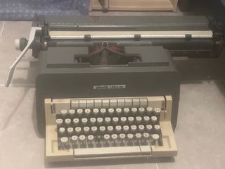 Máquina de escribir Olivetti Línea 98