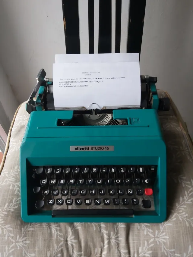 Máquina de escribir Olivetti Studio 45