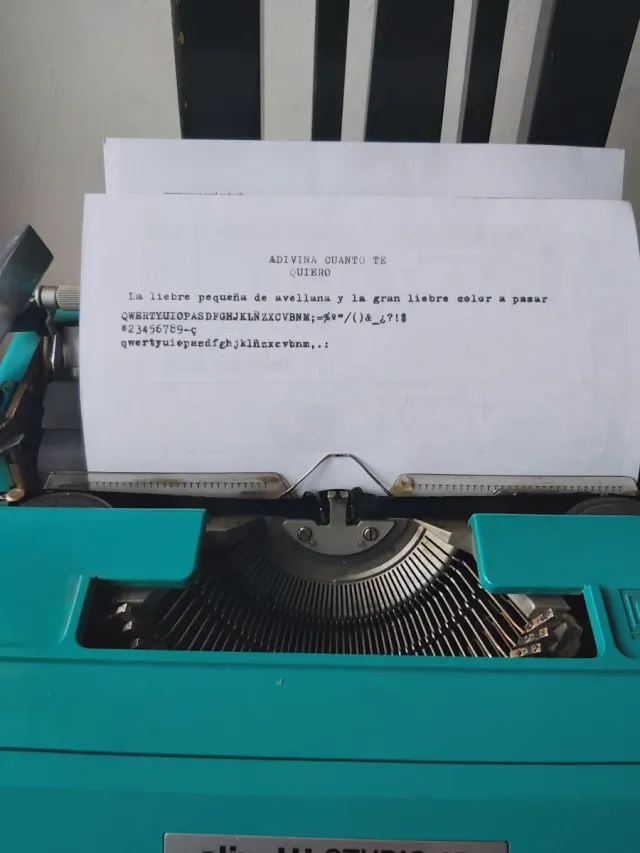 Máquina de escribir Olivetti Studio 45