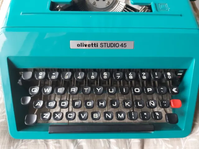 Máquina de escribir Olivetti Studio 45