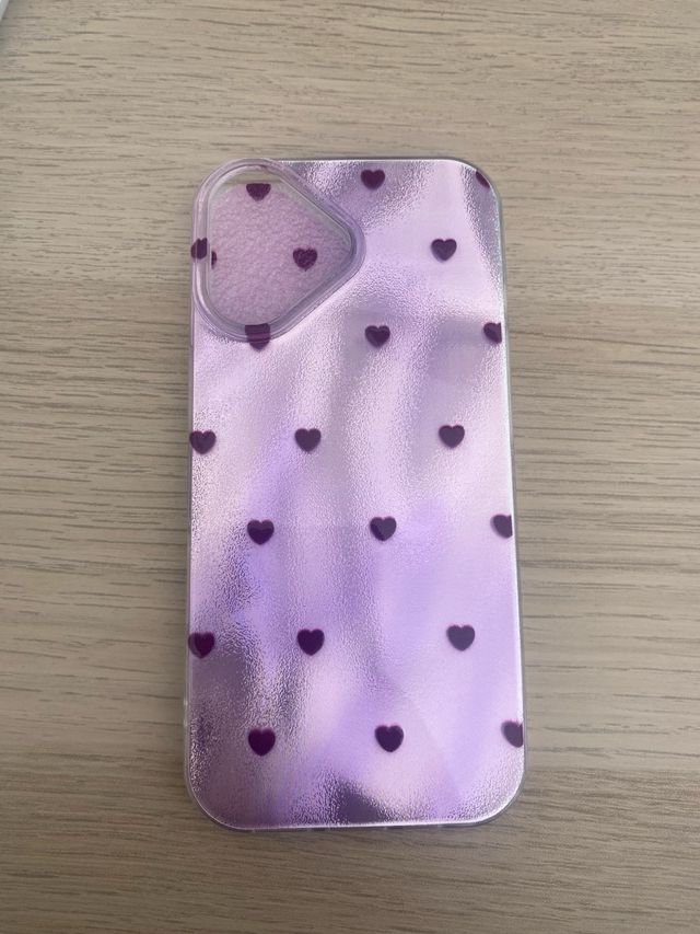 Funda iPhone 17 Morada Corazonesf