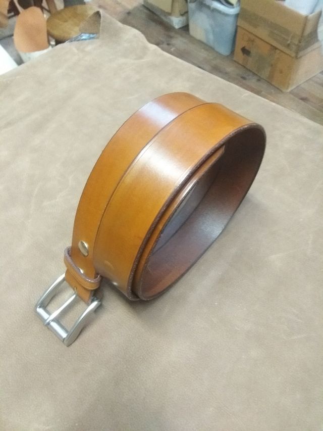 Cinturón de cuero vacuno