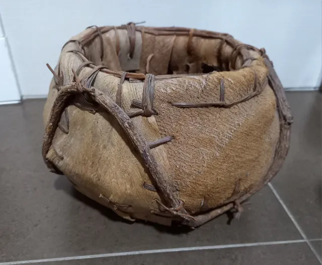 Cesto artesanal de fibra natural