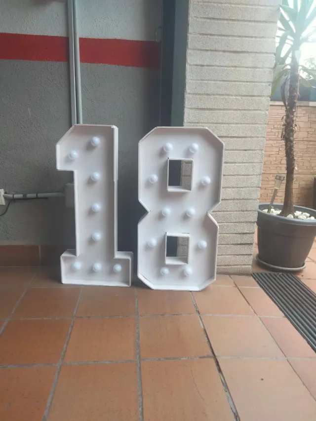 Número 18 Luminoso Blanco