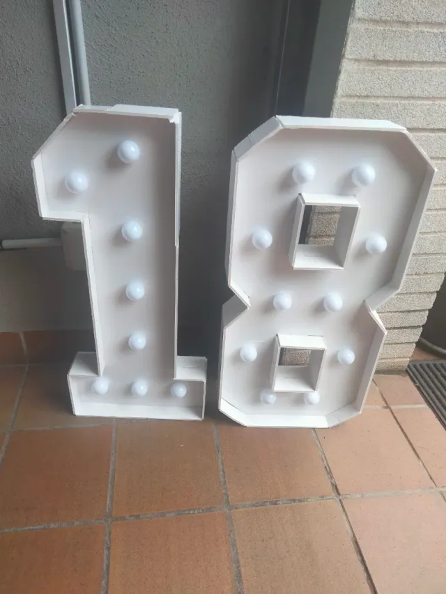 Número 18 Luminoso Blanco