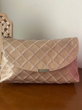 Bolso crema con costuras zig zag