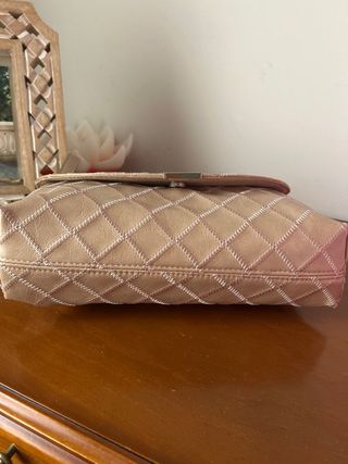 Bolso crema con costuras zig zag