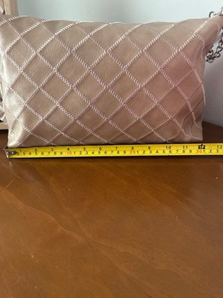 Bolso crema con costuras zig zag