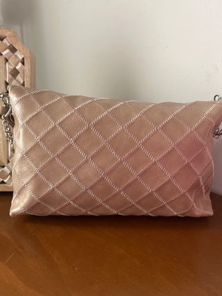 Bolso crema con costuras zig zag
