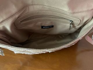 Bolso crema con costuras zig zag