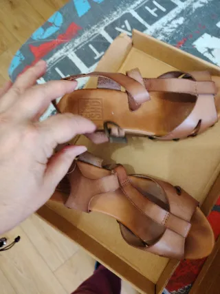 Sandalias de tiras de cuero mujer