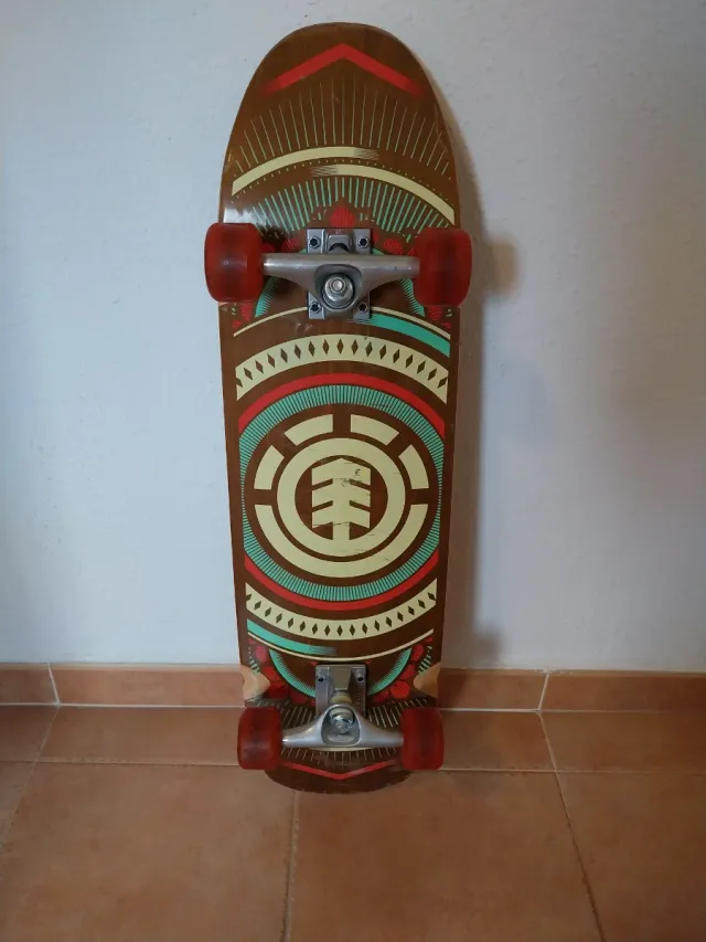 Monopatín Element con diseño tribal