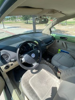 Volkswagen Beetle 1999 verde