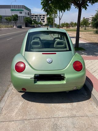 Volkswagen Beetle 1999 verde