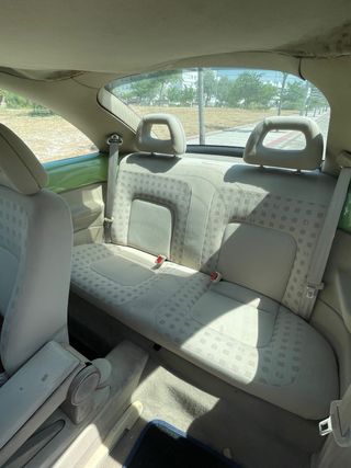 Volkswagen Beetle 1999 verde