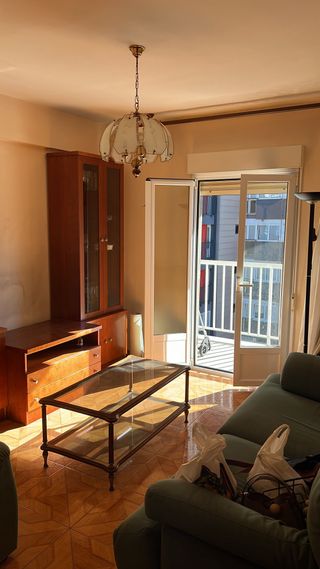 Mesa de centro de cristal y madera