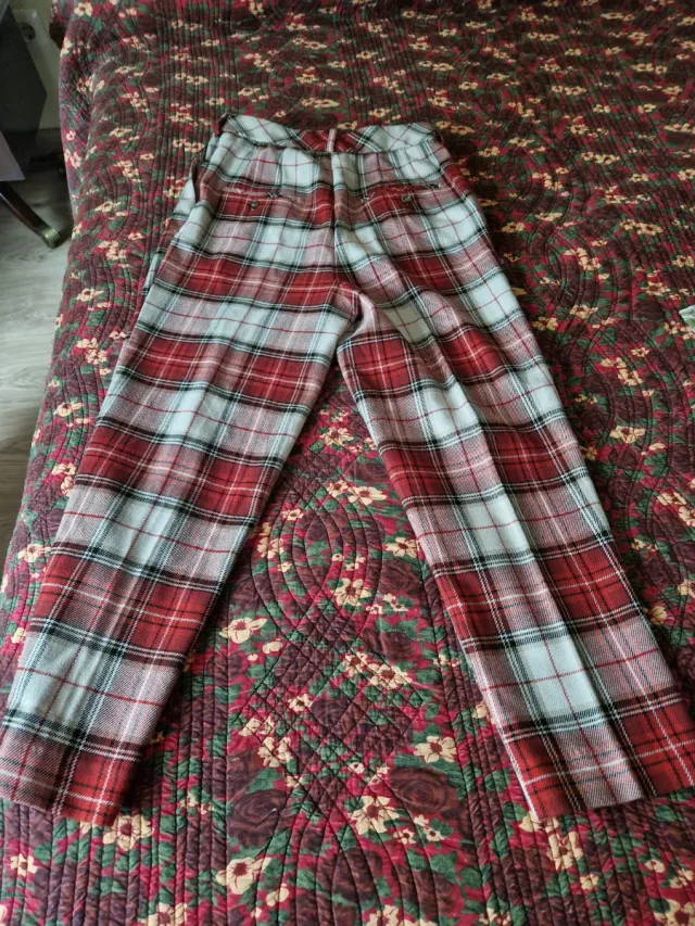 Pantalón cuadros escoceses rojo y blanco