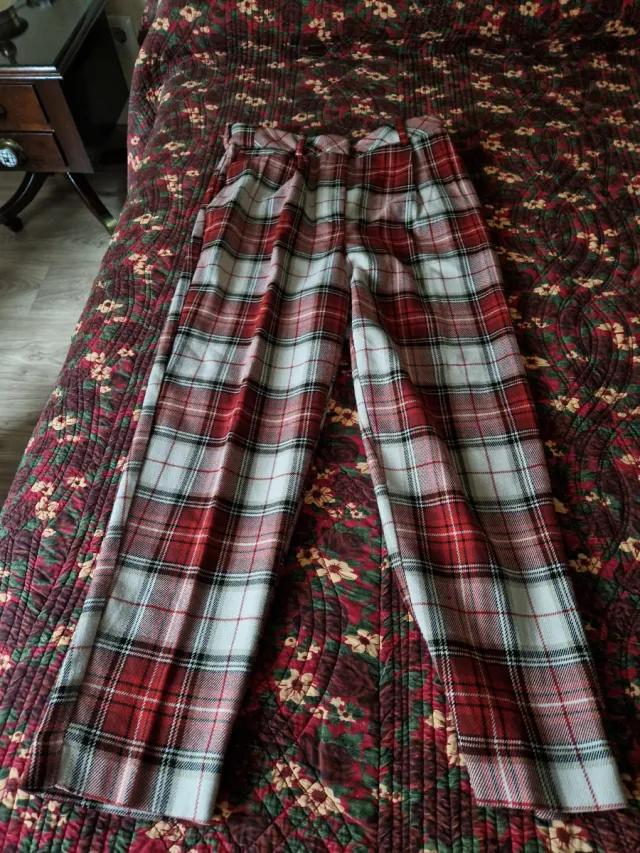Pantalón cuadros escoceses rojo y blanco