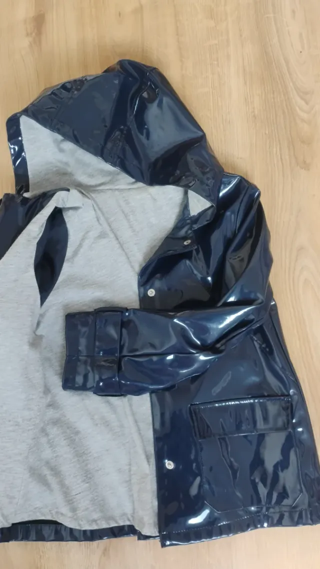 Chubasquero azul marino talla 8-10 años