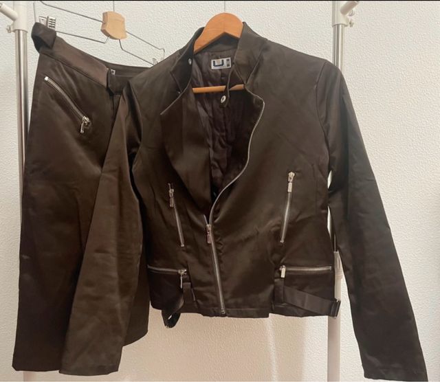 Conjunto Adolfo Domínguez Chaqueta y Falda Marrón