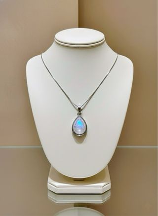 Collar con colgante de piedra lunar lágrima