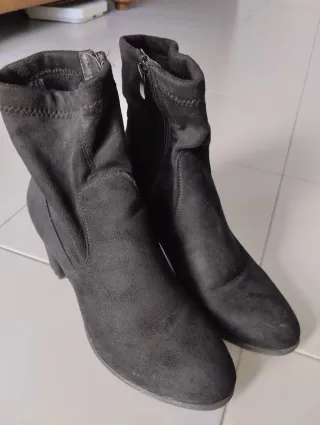 Tronchetto scamosciato tacco largo