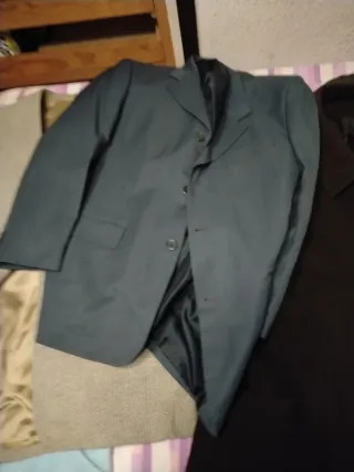 Chaqueta de traje beige y gris