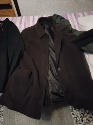 Chaqueta de traje beige y gris