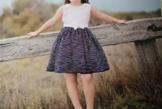 Vestido fiesta niña rosa con diadema de flor 70€