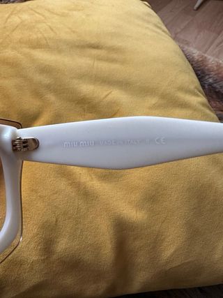 Gafas de sol Miu Miu rosas y blancas