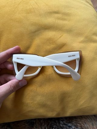 Gafas de sol Miu Miu rosas y blancas