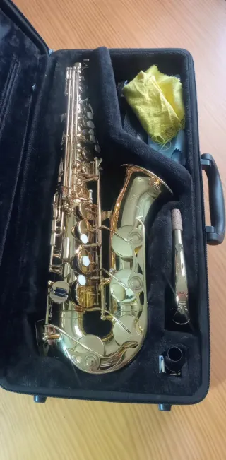 Saxofón Alto Yamaha 280 con Accesorios