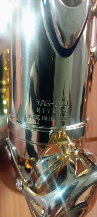 Saxofón Alto Yamaha 280 con Accesorios