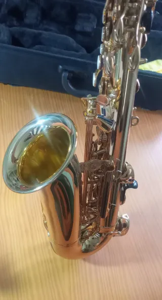 Saxofón Alto Yamaha 280 con Accesorios