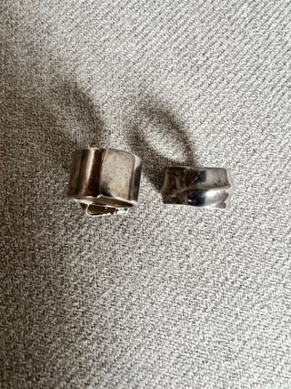 2 Anillos Plata uno ajustable.