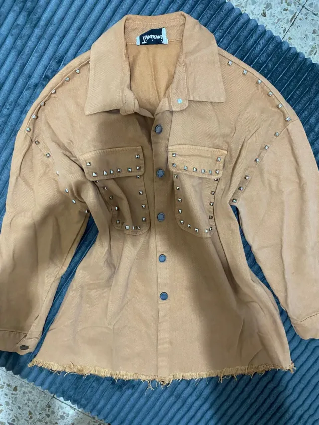 Chaqueta JUMPOUT naranja tachuelas