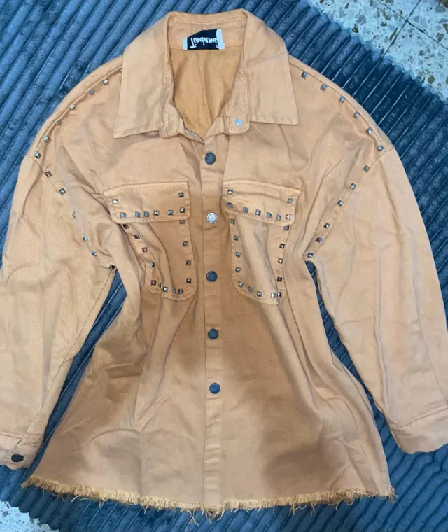 Chaqueta JUMPOUT naranja tachuelas