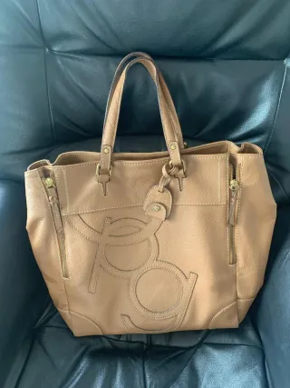 Bolso de piel marrón