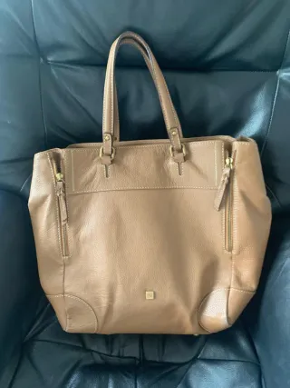 Bolso de piel marrón