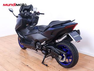 YAMAHA T-MAX 560