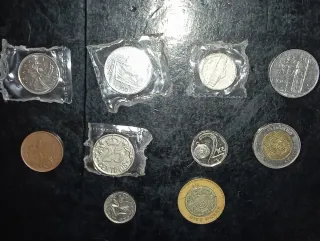 Colección de monedas antiguas, esperando ofertas