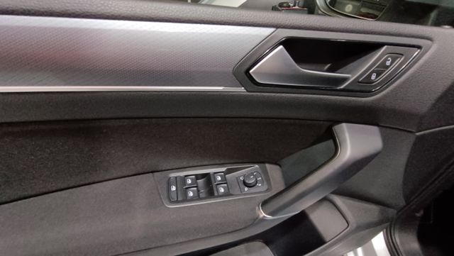 VOLKSWAGEN Touran Sport 2.0 TDI 110kW 150CV DSG