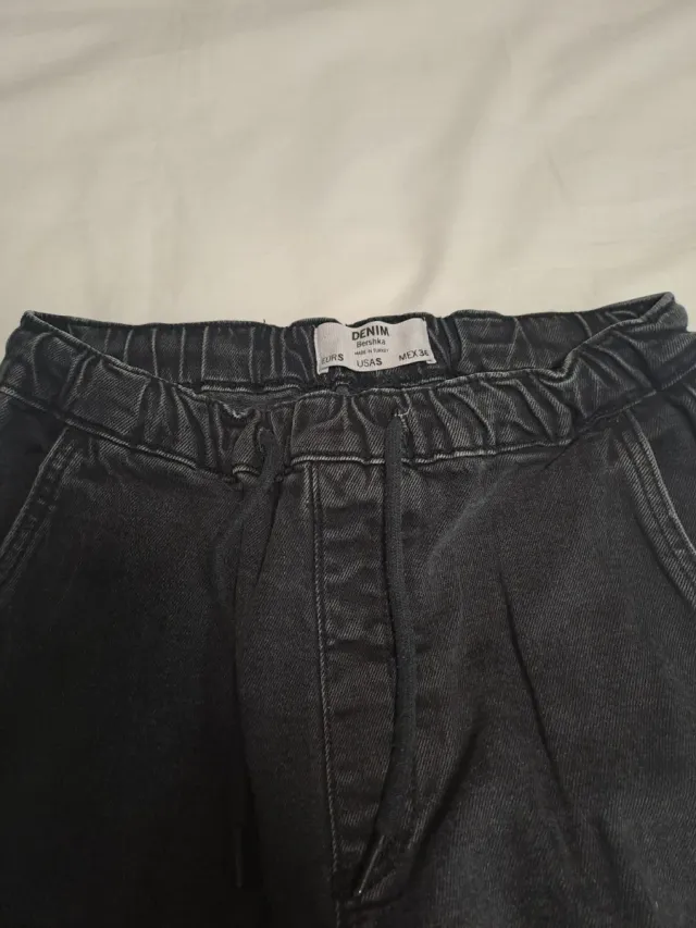 Pantalones vaqueros negros rotos
