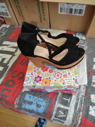 Sandalias de tiras negras para mujer