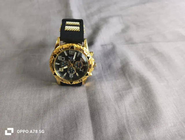 Reloj de Cuarzo Negro y Dorado